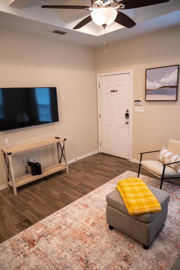 Fabulous King Size Bed In A Gated Neighborhood! Edinburg Exterior foto
