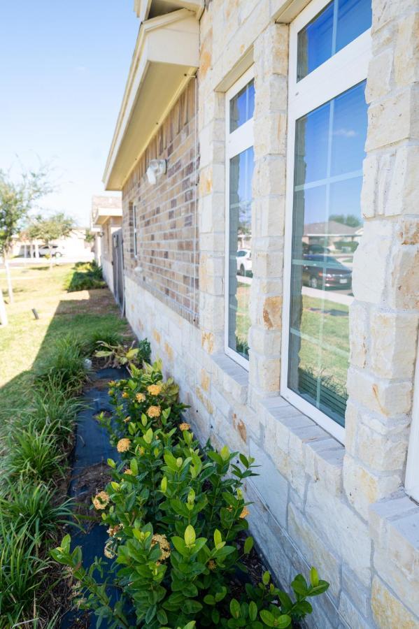 Fabulous King Size Bed In A Gated Neighborhood! Edinburg Exterior foto