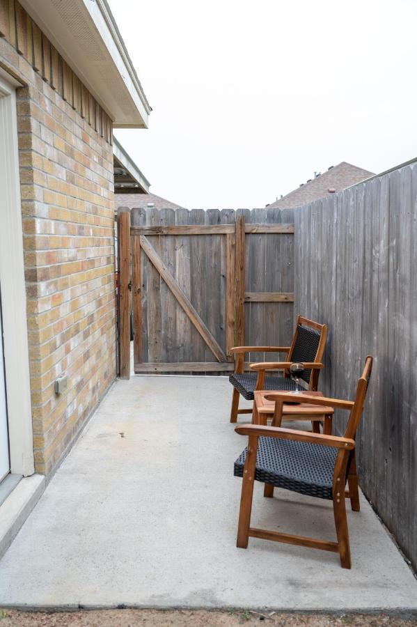 Fabulous King Size Bed In A Gated Neighborhood! Edinburg Exterior foto