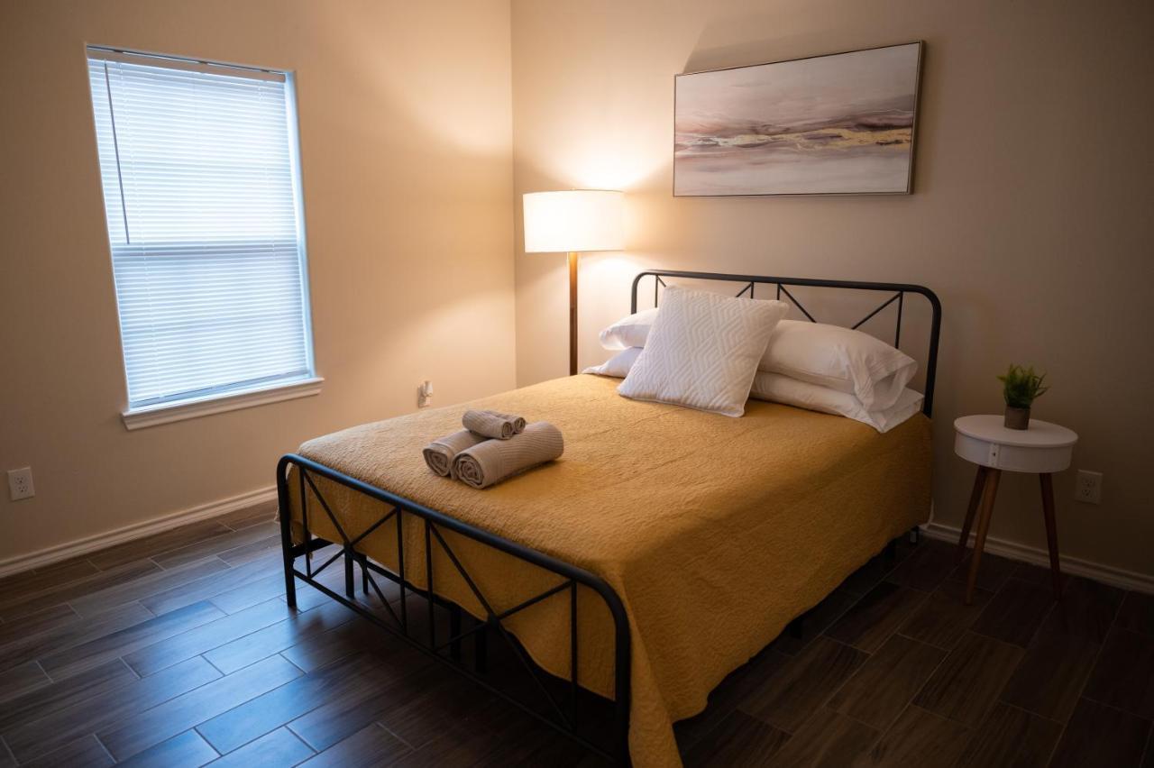 Fabulous King Size Bed In A Gated Neighborhood! Edinburg Exterior foto